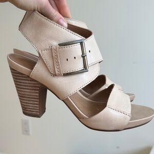 Clarks Artisan - 8 - Neutral Taupe Women's Sandal Block Heel